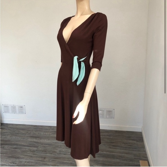 Mica brown & blue dressV- neck knee length S:S - Picture 2 of 12